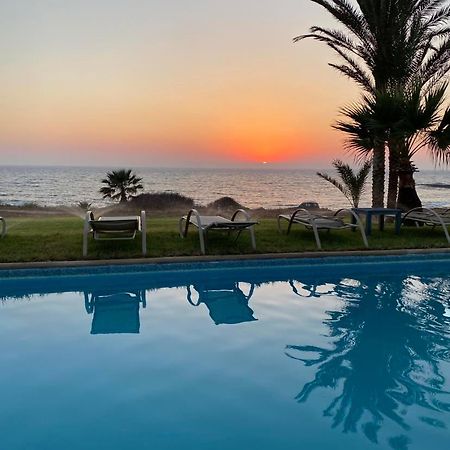 Kymmates Beach Front Villas Paphos 外观 照片