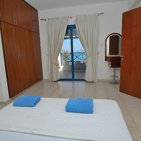 Kymmates Beach Front Villas Paphos 外观 照片