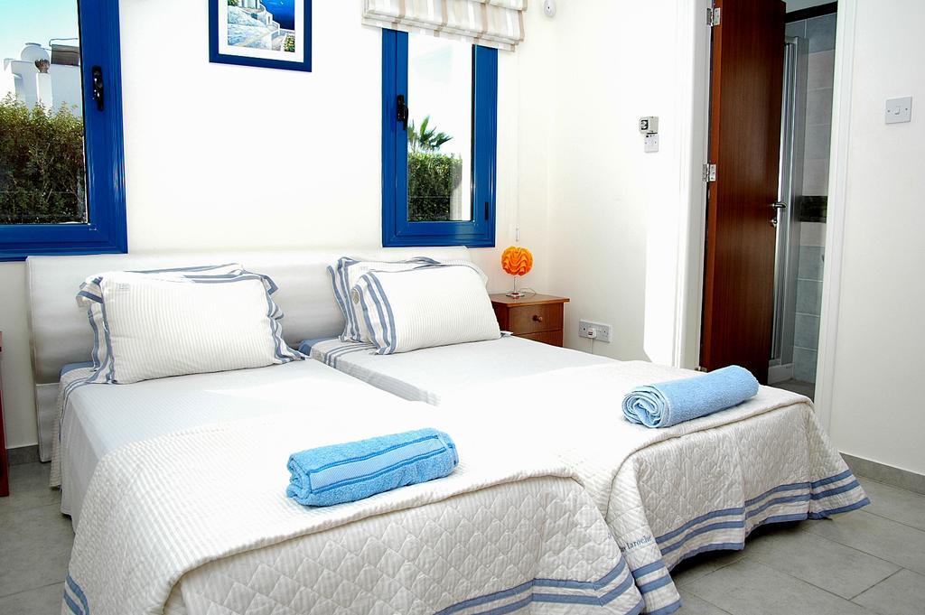 Kymmates Beach Front Villas Paphos 外观 照片