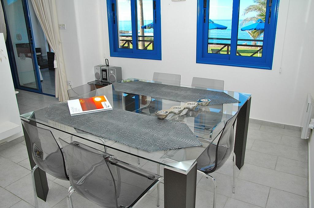 Kymmates Beach Front Villas Paphos 外观 照片