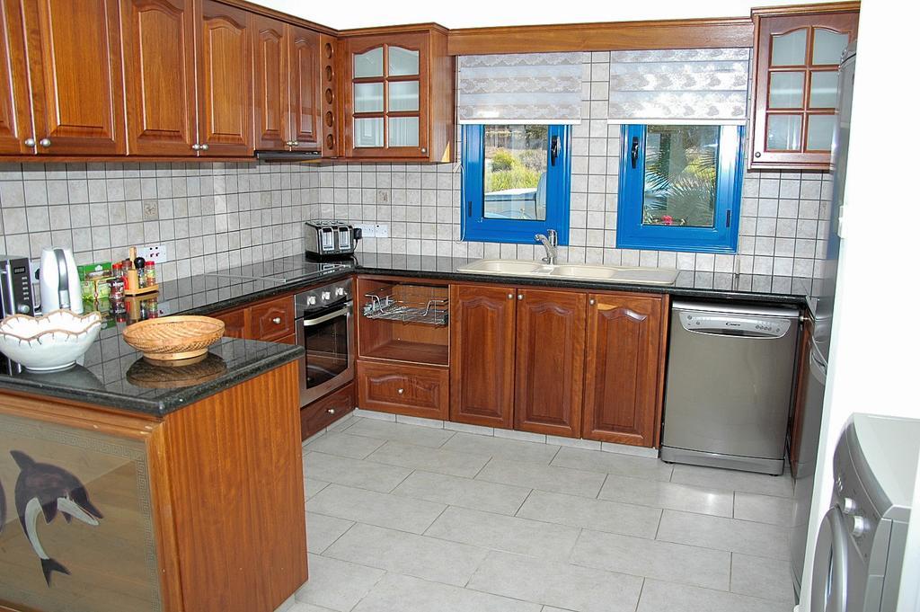 Kymmates Beach Front Villas Paphos 外观 照片