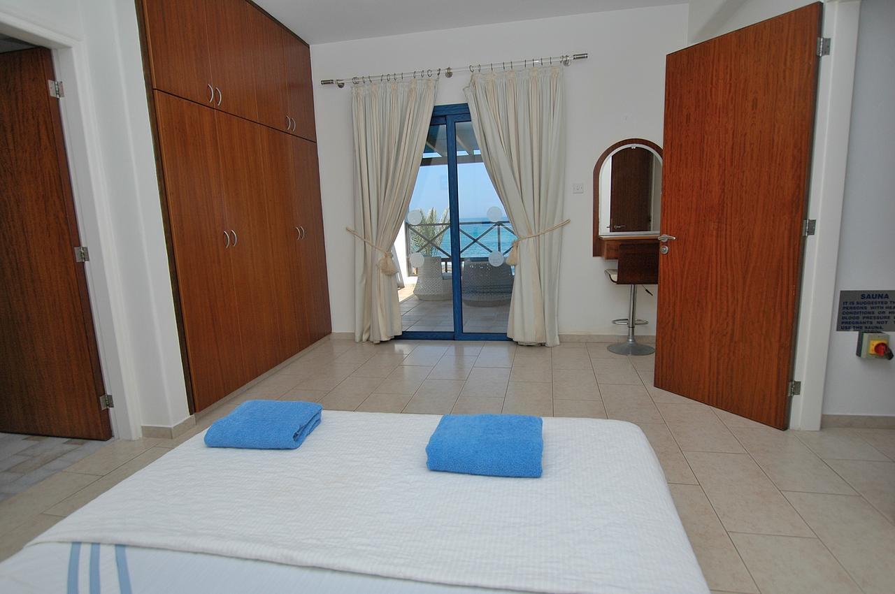 Kymmates Beach Front Villas Paphos 外观 照片