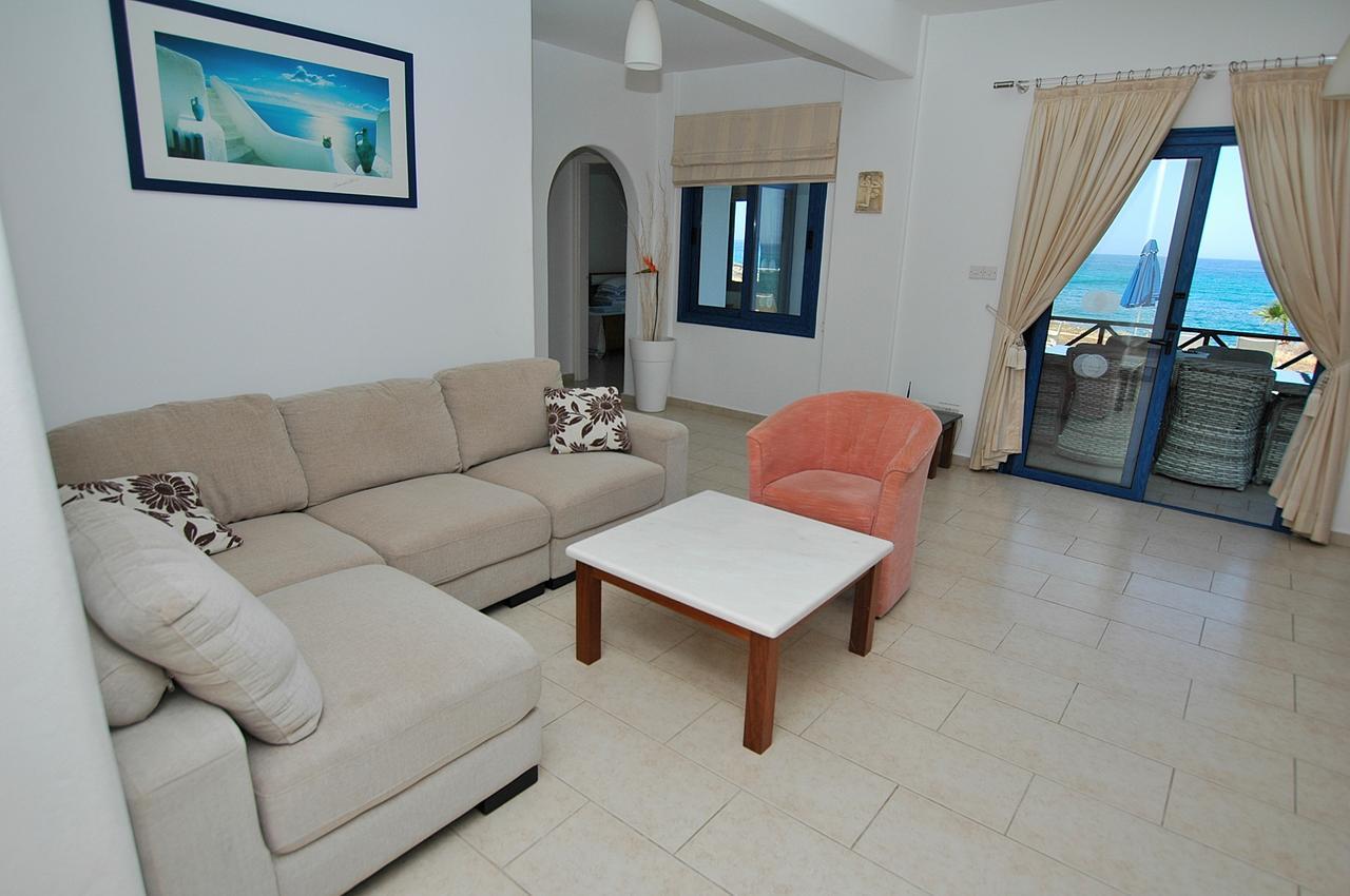 Kymmates Beach Front Villas Paphos 外观 照片