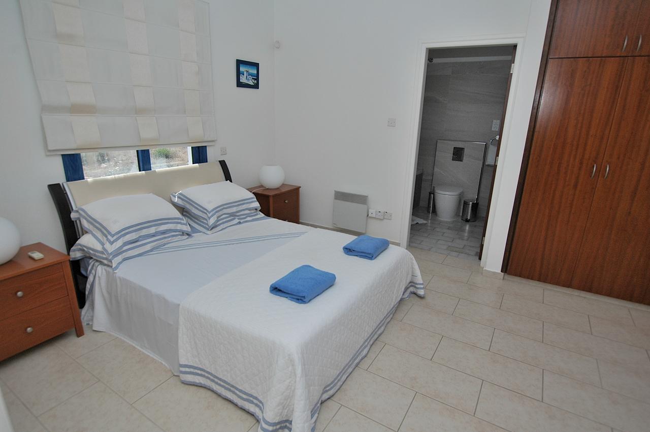 Kymmates Beach Front Villas Paphos 外观 照片