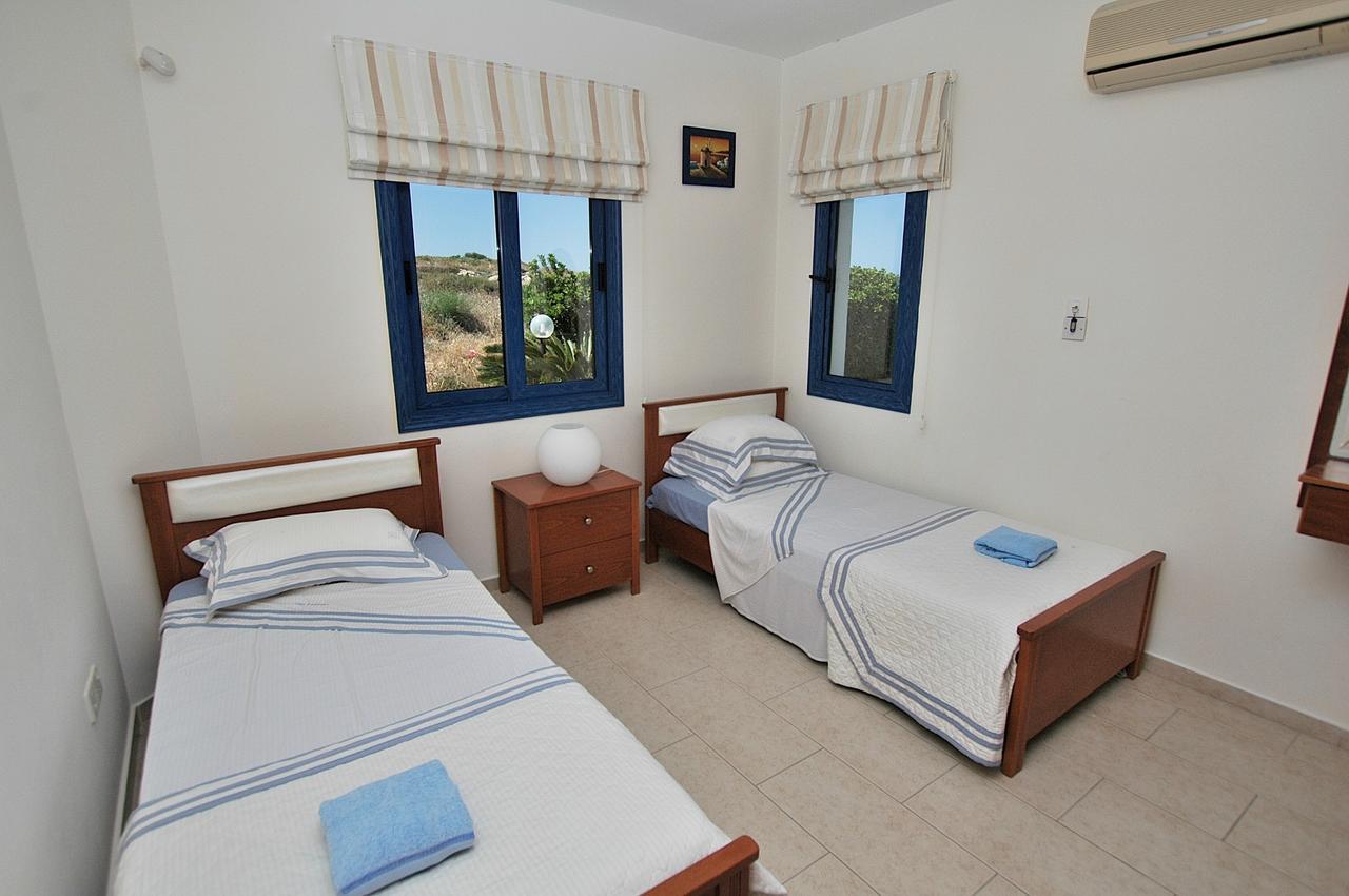 Kymmates Beach Front Villas Paphos 外观 照片