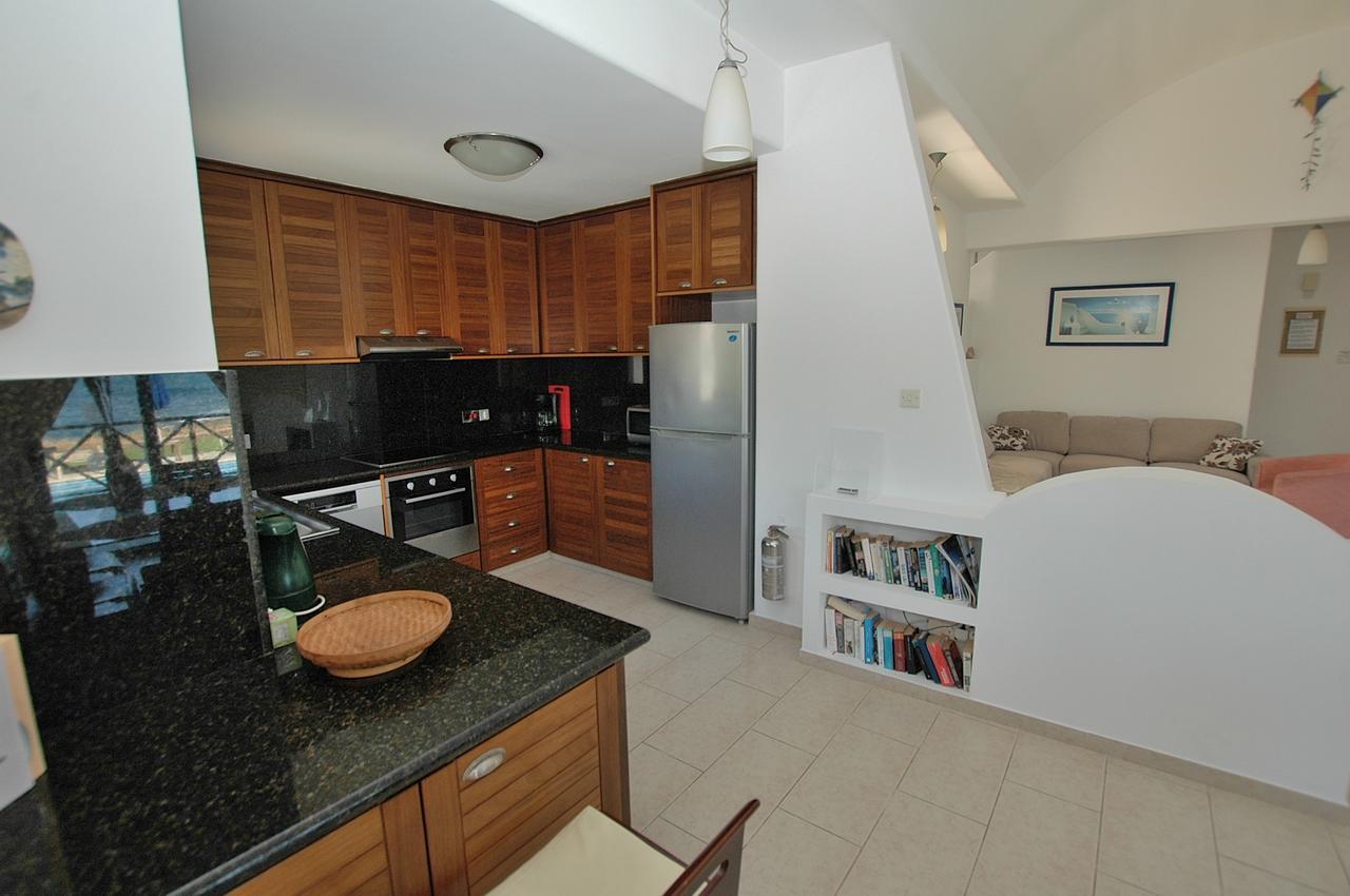 Kymmates Beach Front Villas Paphos 外观 照片