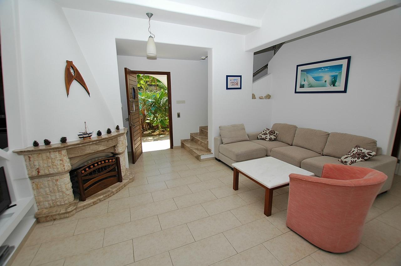 Kymmates Beach Front Villas Paphos 外观 照片